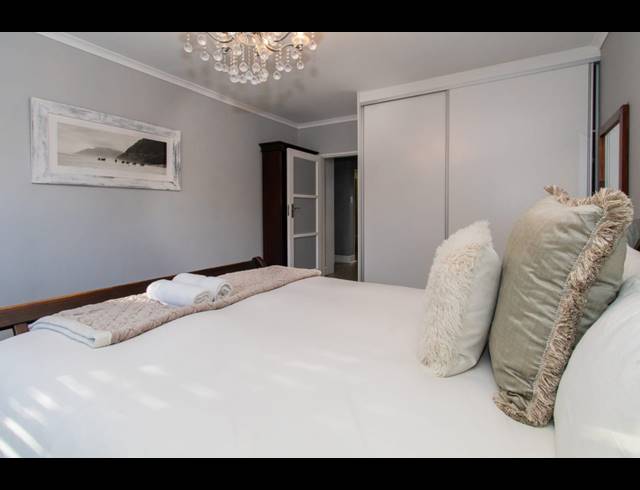 1 BEDROOM APARTMENT TO LET IN THREE ANCHOR BAY